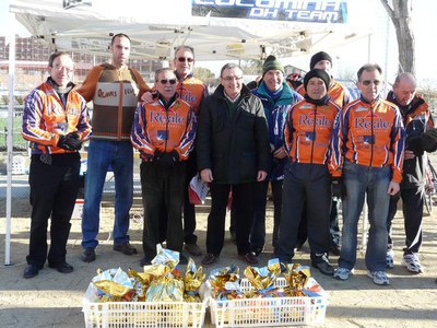 Foto 4. El Club Ciclista Terraferma, la Federació Catalana de Ciclisme i l'associació de veïns i comerciants de Balàfia han recuperat amb la Paeria a….