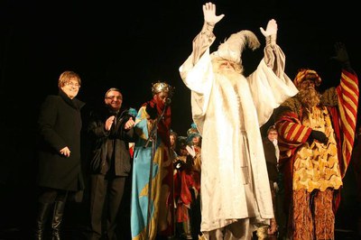 A l'arribada a Lleida ciutat, els reis s'han adreçat als infants que els esperaven a la nova plaça de l'estació.