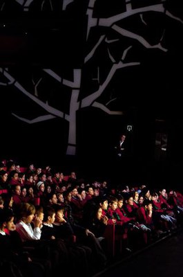 El Petit Liceu-Petita Llotja forma part de les activitats que ofereix l'Institut Municipal d'Educació a les Escoles..