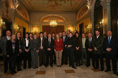 La vicepresidenta ha saludat els regidors de la Corporació.