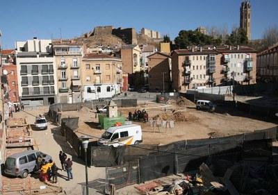 La remodelació de la plaça permetrà la creació d'un ampli espai central i zona amb mobiliari i arbrat..