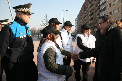 2. L'alcalde Ros ha saludat les agents..