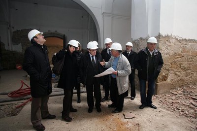 La zona de la recepció i sales de reunions del parador estarà situada a l'entrada pel carrer Cavallers, a l'esquerra..