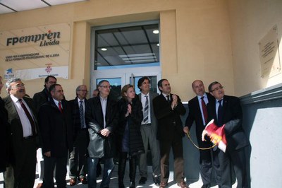 3. L'alcalde de Lleida ha descobert la placa inaugural..