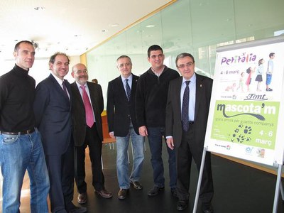 Foto 3. L'alcalde de Lleida ha explicat que l'organització dels tres salons afavoreix que els pares i mares puguin conciliar l’horari laboral amb el ….