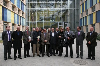 3. El grup, en un dels patis de les hacs de Gardeny..