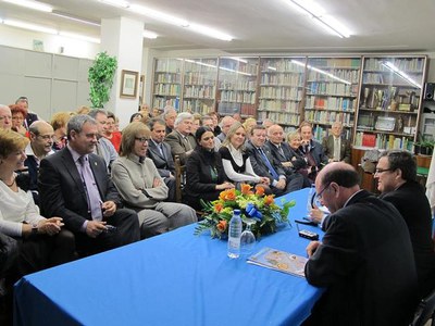 Foto 4. Diversos representants de la corporació municipal han assistit a l'acte que s'ha fet al mateix Centro Galego.