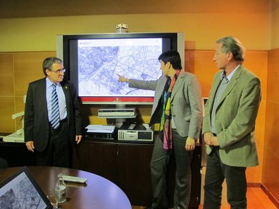 El nou eix viari, com reflecteix el plànol, connectarà el centre de la ciutat amb els barris del marge esquerra..