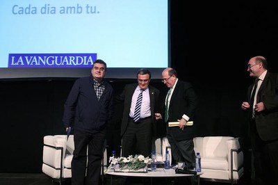 Foto 3. La presentació s'ha fet a la Llotja, amb la presència d'una àmplia representació de la societat política i civil lleidatana.