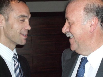 El regidor d'esports va saludar el seleccionador nacional Vicente del Bosque..