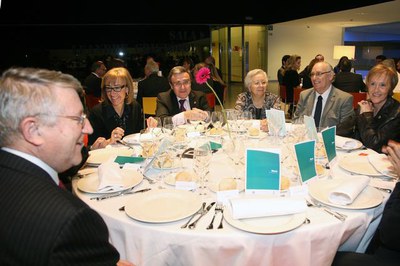 Foto 3. L'alcalde va assitir al sopar del Col·legi que es va fer a la Llotja.