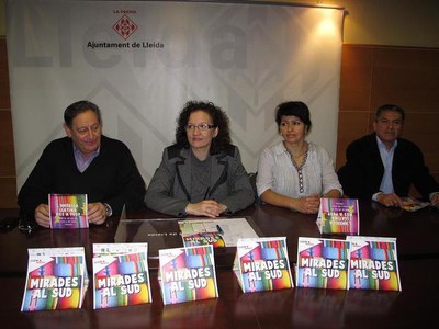 Foto 2. Ball ha estat acompanyada d'Osvaldo Francia, Nilda Murillo i Ezequiel Leña en la presentació del projecte que s'ha fet a la Paeria.