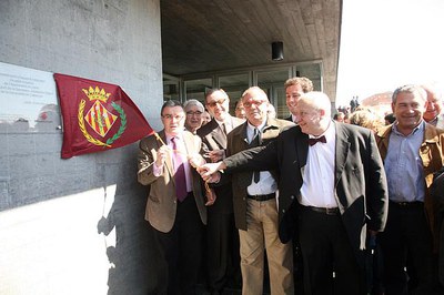 Foto 2. L'alcalde ha destacat que la construcció del pavelló ha estat possible gràcies al finançament del govern de l'Estat i de la Generalitat.