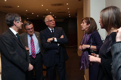 Foto 5. Borrell ha insistit en la importància d'invertir en educació, perquè pot esdevenir una mancança en el futur.