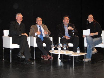 Foto 3. Àngel Ros, Monsenyor Joan Enric Vives, el conseller Cleires i Estrella Segura, presidenta de la CCCCCE, han participat en l'acte inaugural de….