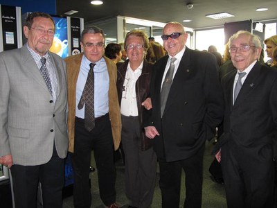 Foto 2. Àngel Ros ha saludat Pilar Arnalot i els ex caps del cos, Agapito Astudillo i José Ignacio Martín.