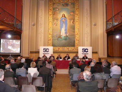 Foto 2. La tertúlia s 'ha fet al Paranimf de l'Acadèmia Mariana.