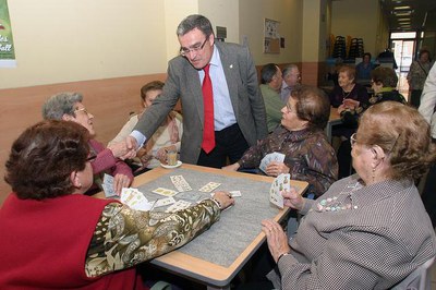 Foto 2. L'alcalde també ha anat a l'Esplai Balàfia per a gent gran de la Fundació "La Caixa".