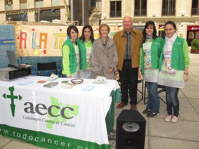 Foto 2. El mercat ha col·laborat aquest diumenge amb la campanya de prevenció de càncer còlon de l'AECC-Catalunya.