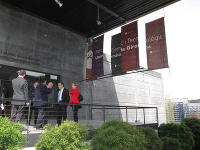Foto 3. El president de la Junta Rectora del PCiT de Girona i el director del Parc han acompanyat Ros i Majó durant la visita.