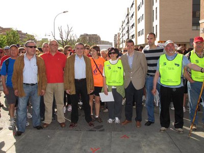 Foto 3. Àngel Ros també ha estat l'encarregat de donar la sortida a la cursa caminada popular.