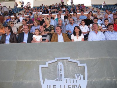 Foto 3. El paer en cap ha vist el partit des de la llotja, amb la presidenta del club, Anabel Junyent. També hi havia el tinent d'alcalde Txema Alons….