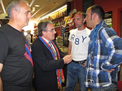 Foto 2. El programa, que presenta Llucià Ferrer, ha gravat un reportatge a la Penya Barça Ciutat de Lleida, presidida per Òscar Mauri.