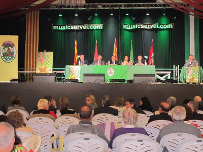 Foto 3. Àngel Ros i Aurora Cosano han presidit l'encesa de llums després del pregó, a càrrec de Francisco Martínez Bizcocho.