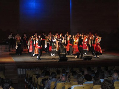 Foto 2. Grups d’Andalusia i Portugal han participat en el Festival Folklòric Internacional de Lleida que enguany també commemora el 40è aniversari de….