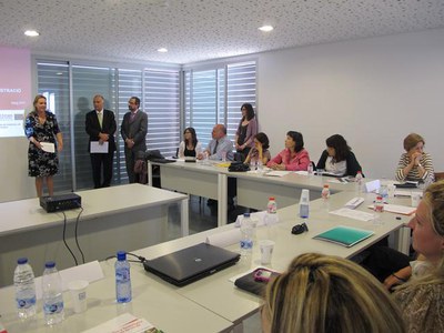 La regidora Neus Brocal, durant el seu parlament de cloenda.