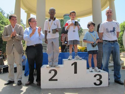 Foto 2. L'alcalde ha assistit al lliurament de medalles als guanyadors de les diverses categories.