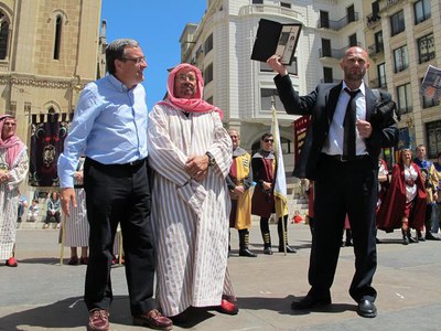 Foto 3. El veredicte de les bandes musicals guanyadores s'han donat a conèixer a la plaça Sant Joan.