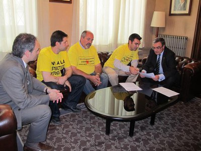 Àngel Ros i el tinent d'alcalde Josep Presseguer, en la reunió que han mantingut amb Anper..