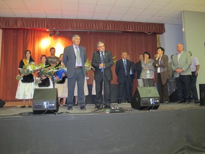 Foto 2. Ros ha desitjat una bona festa major als veïns i veïnes de Sucs.