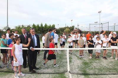 Foto 2. El Club compta amb noves pistes de pàdel de tennis sobre herba artificial.
