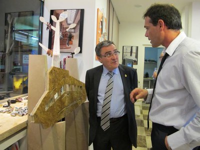 Foto 2. Ros ha subratllat l’orgull que representa que la Llotja, un dels edificis més emblemàtics de la ciutat, hagi estat construïda amb la tecnolog….