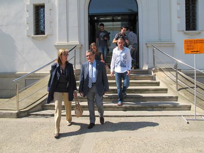 Foto 2. L'alcalde ha anat a votar acompanyat de la seva família.