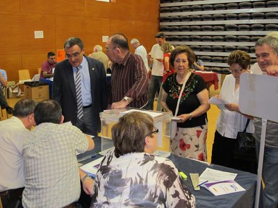 Foto 3. Ros s'ha passat per diferents col·legis electorals durant el matí, com el que està instal·lat al centre cívic de Balàfia.