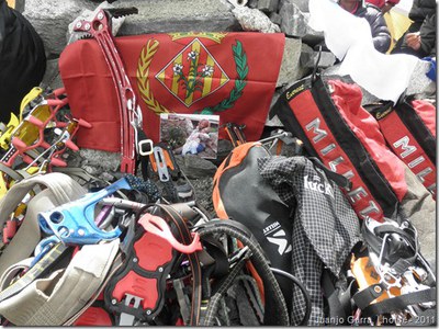 Material que s'ha endut per fer el cim del Lhotse.