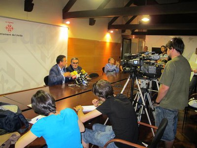 Foto 2. L'atenció a premsa s'ha fet a l'Ajuntament de Lleida.