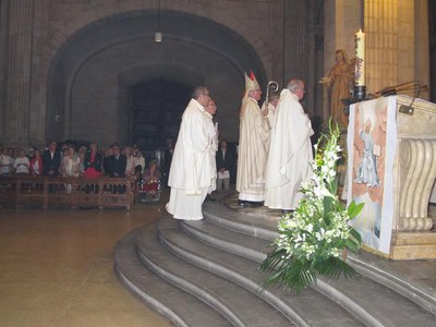 Foto 2. L'ordenació s'ha fet de mans del bisbe Mons. Joan Piris.