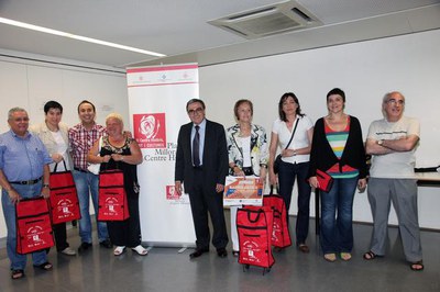 L'alcalde, la tinenta d'alcalde Marta Camps i la regidora Dolors Arderiu amb representants de les entitats veïnals i dels comerciants del Centre Hist….