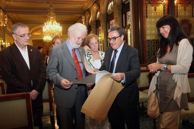 El pedagog italià ha visitat també el saló del Retaule de l'Ajuntament de Lleida..
