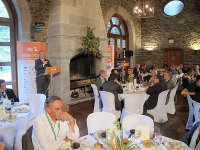 Foto 2. Donges ha fet la conferència sobre "Expandir-se o mercats propers" al Castell de Ciutat de la Seu d'Urgell.