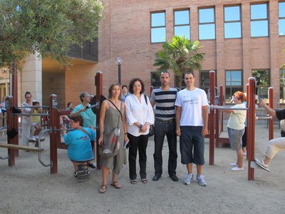 Foto 2. Un especialista en activitat física i gent gran fa les sessions als diferents espais de la ciutat.