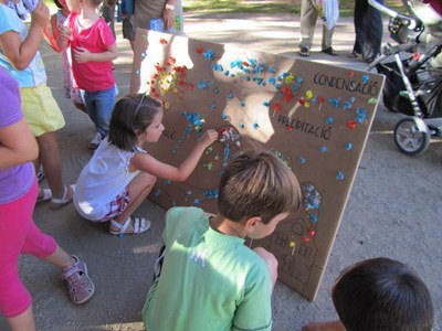 Foto 3. Els nens i nenes van fer un mural del cicle de l'aigua.