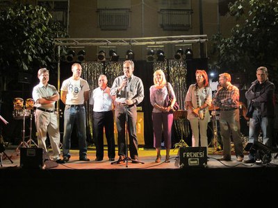 Foto 3. Josep Presseguer ha desitjat unes bones festes als veïns del barri i ha felicitat l'entitat per la seva trajectòria.