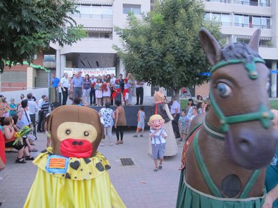Foto 2. Els grup Cultural Cappont ha ambientat l'inici de la festa.