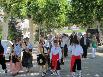Foto 3. Els actes de festa major d'aquest matí a Raimat han comptat amb la presència de diversos membres de la Corporació Municipal.