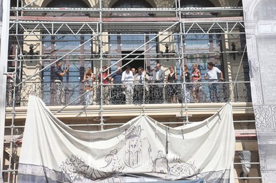 S'han restaurat els paraments de la façana neoclàssica i els elements decoratius originals..